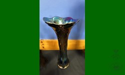 Boggy Bayou, Fenton. Vase vert. Irisation bleu électrique. Très joli vase!
